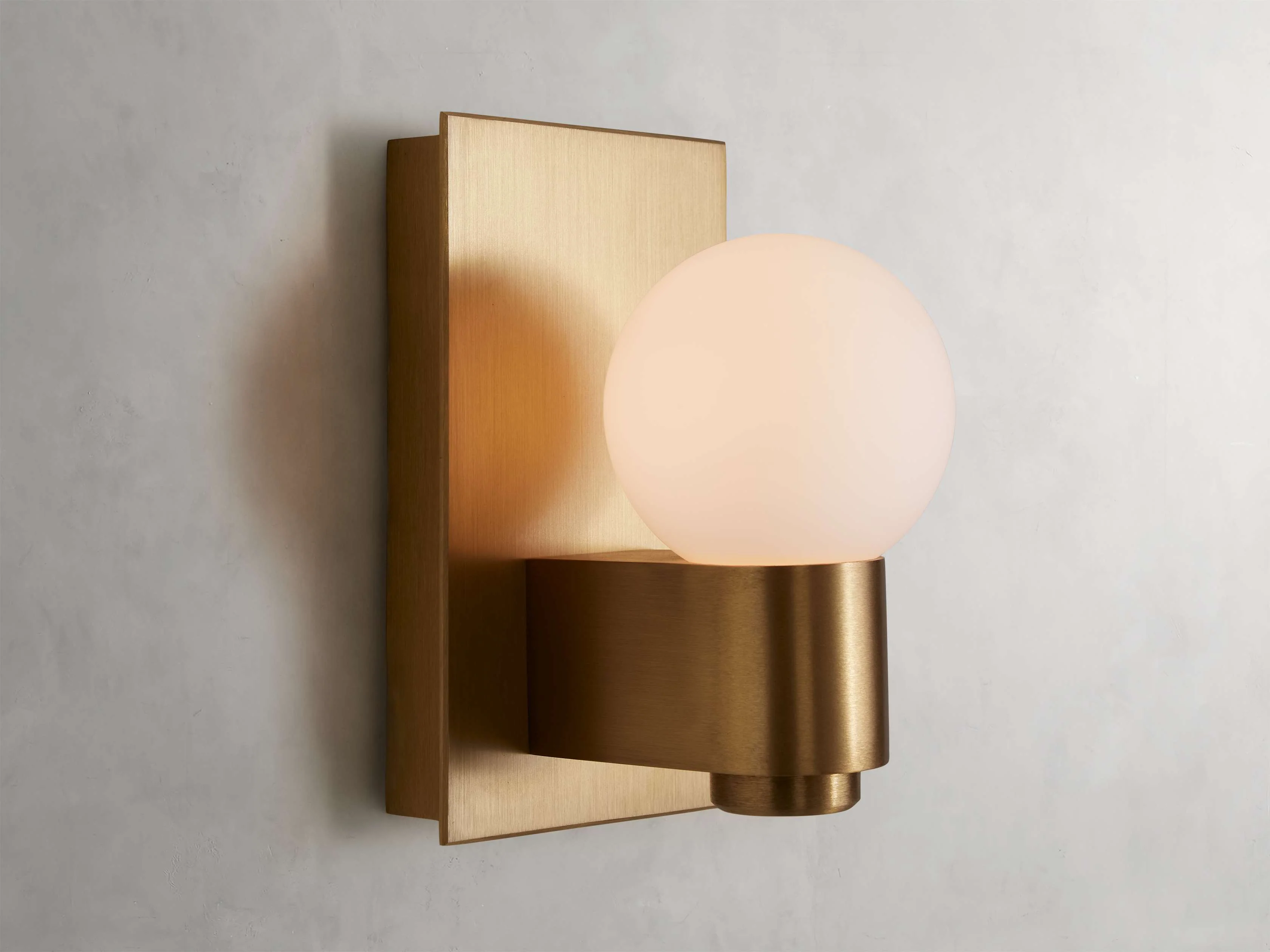 Casen Sconce