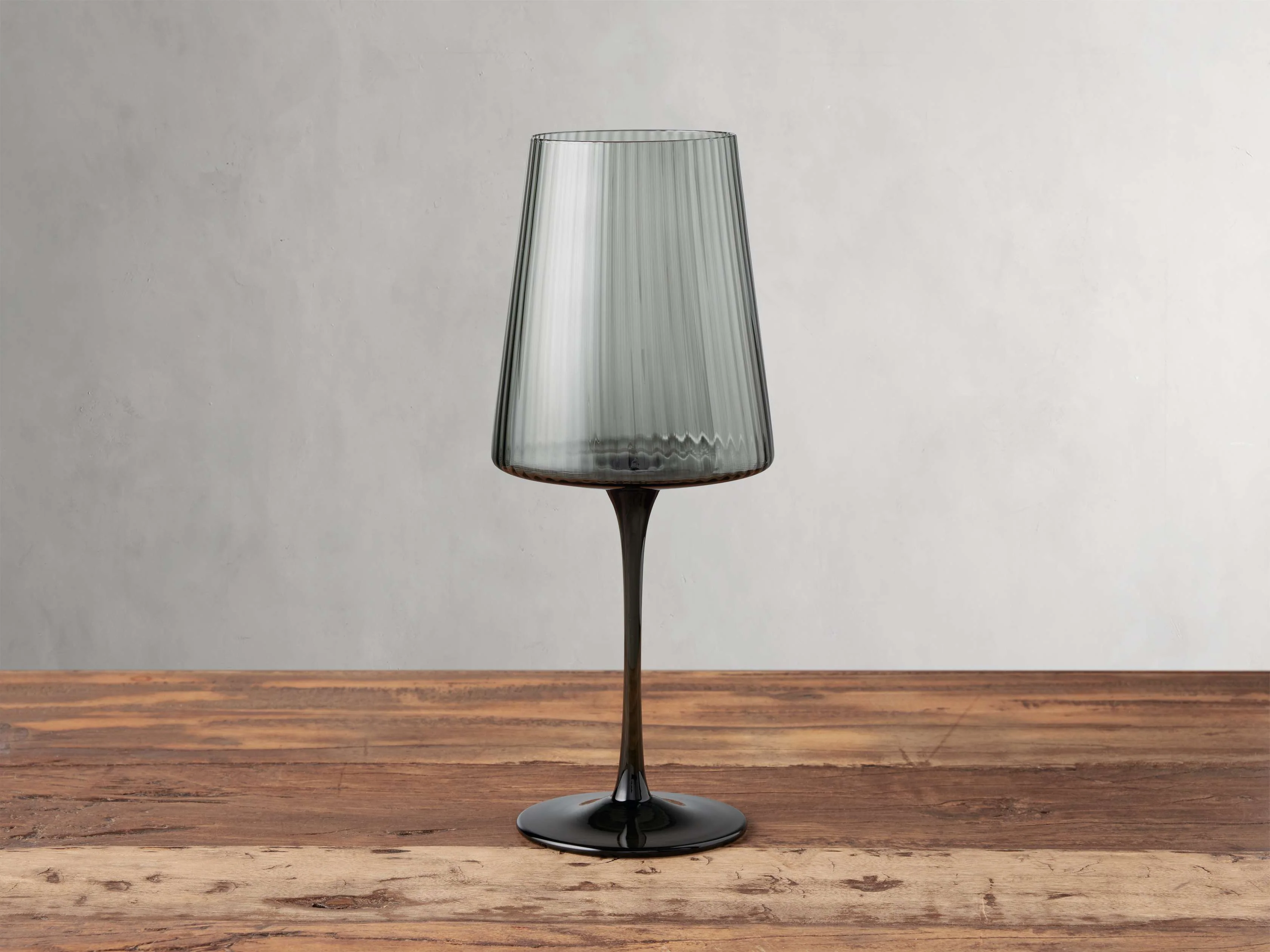 11653-della-wine-glasses-in-smoke-set-of-4–1.webp