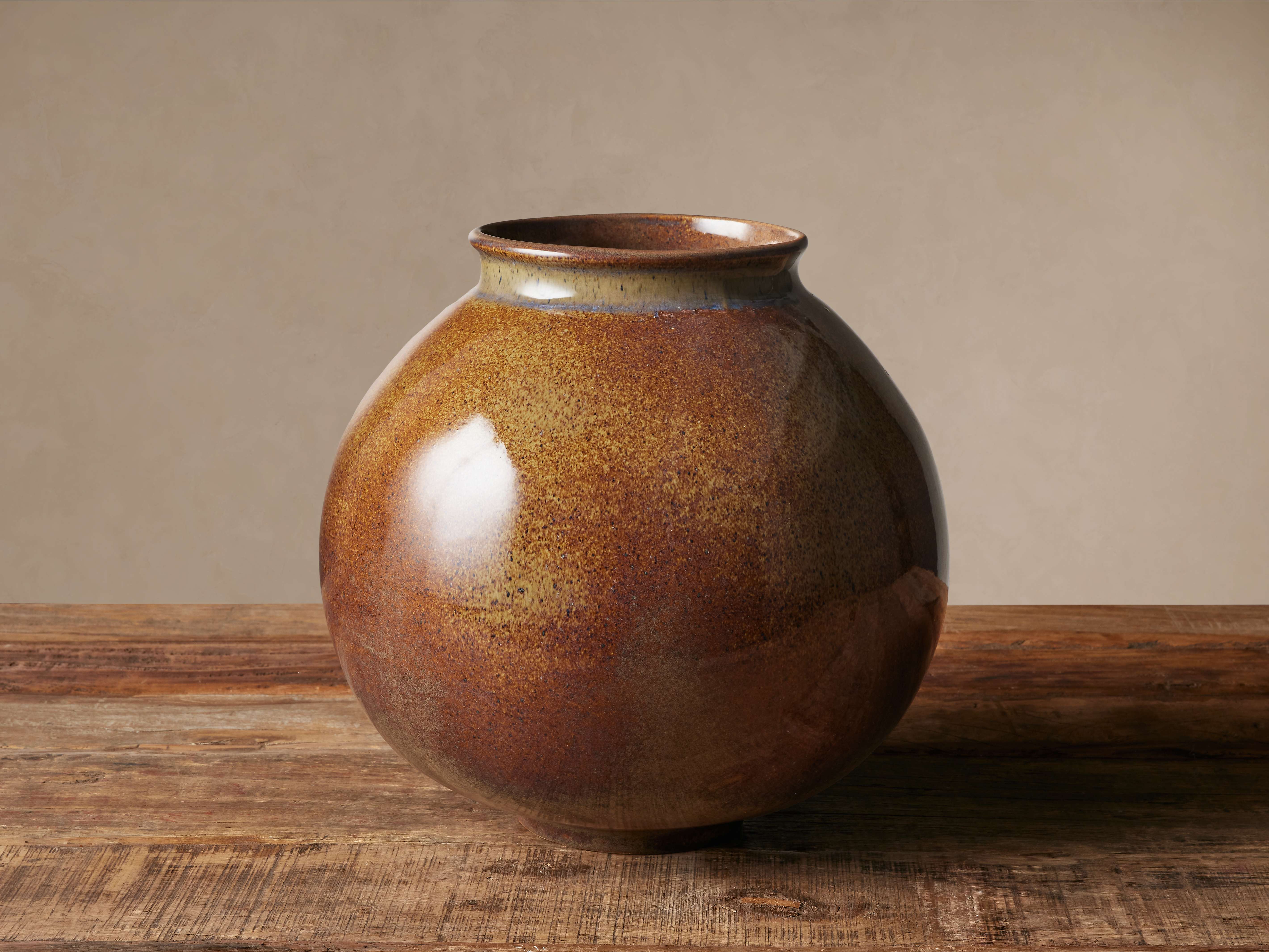 Zola Vase in Raisin