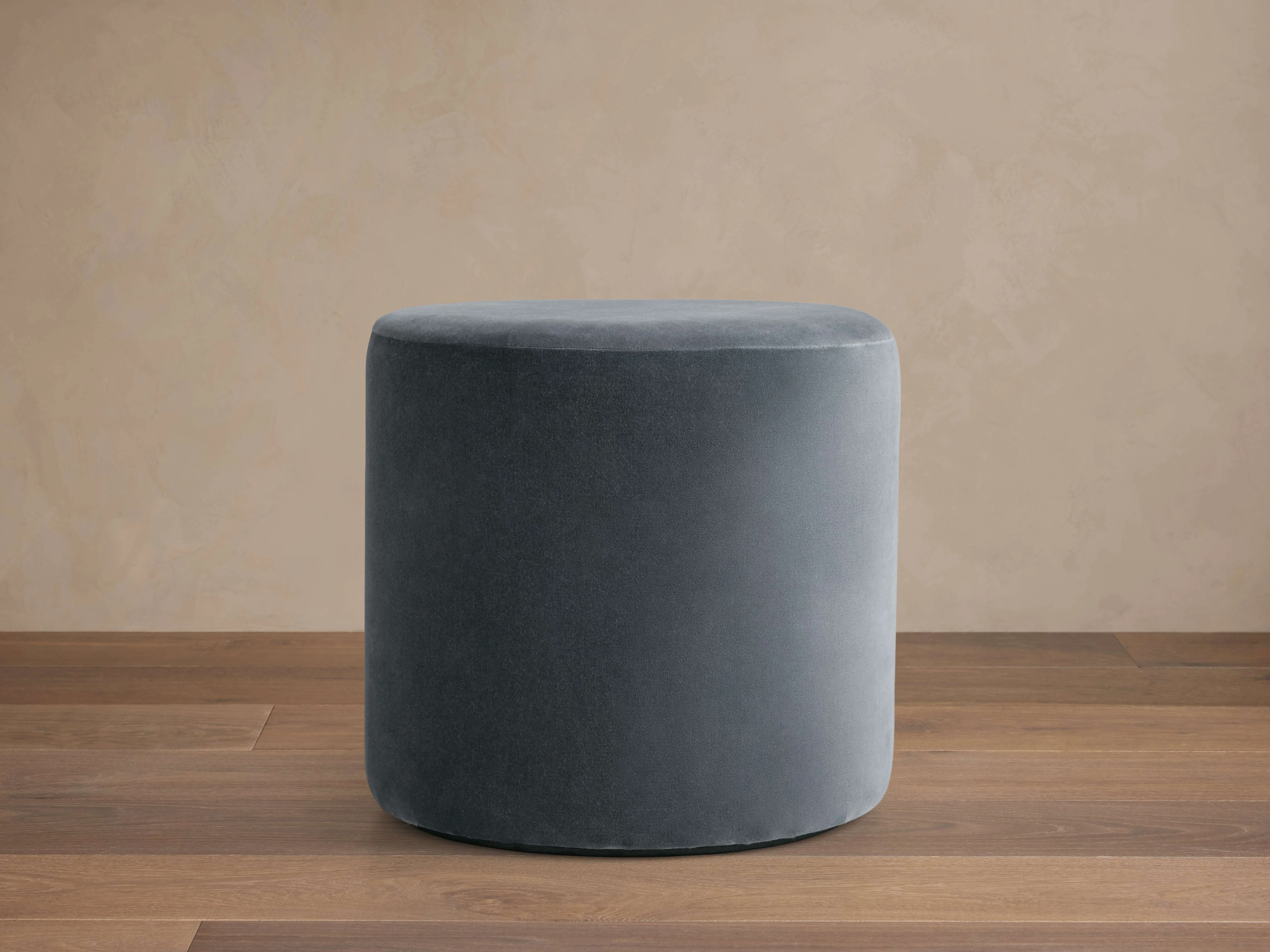 Velvet Round Pouf 1 11821-velvet-round-pouf-1.webp