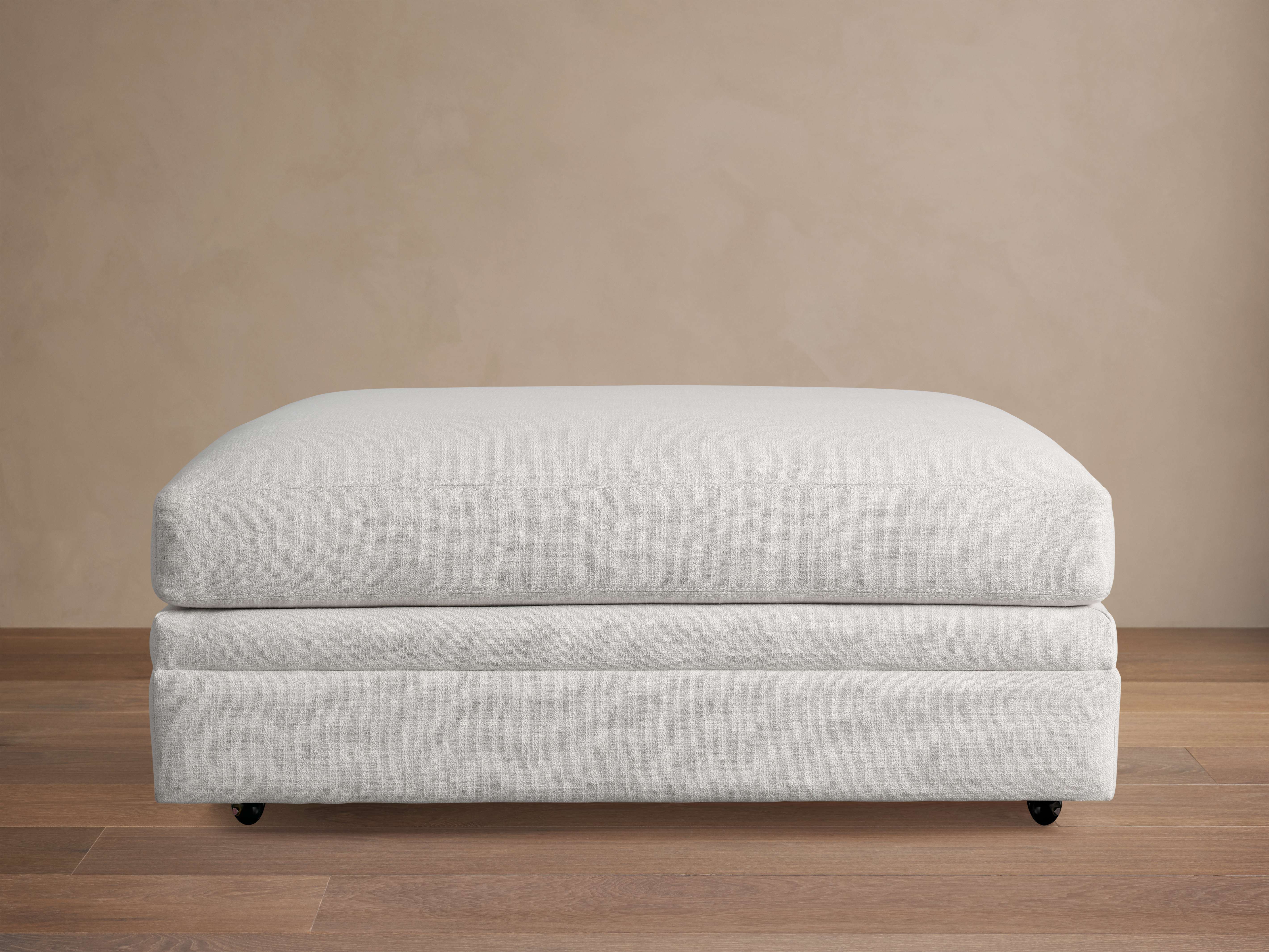 Pavo Ottoman