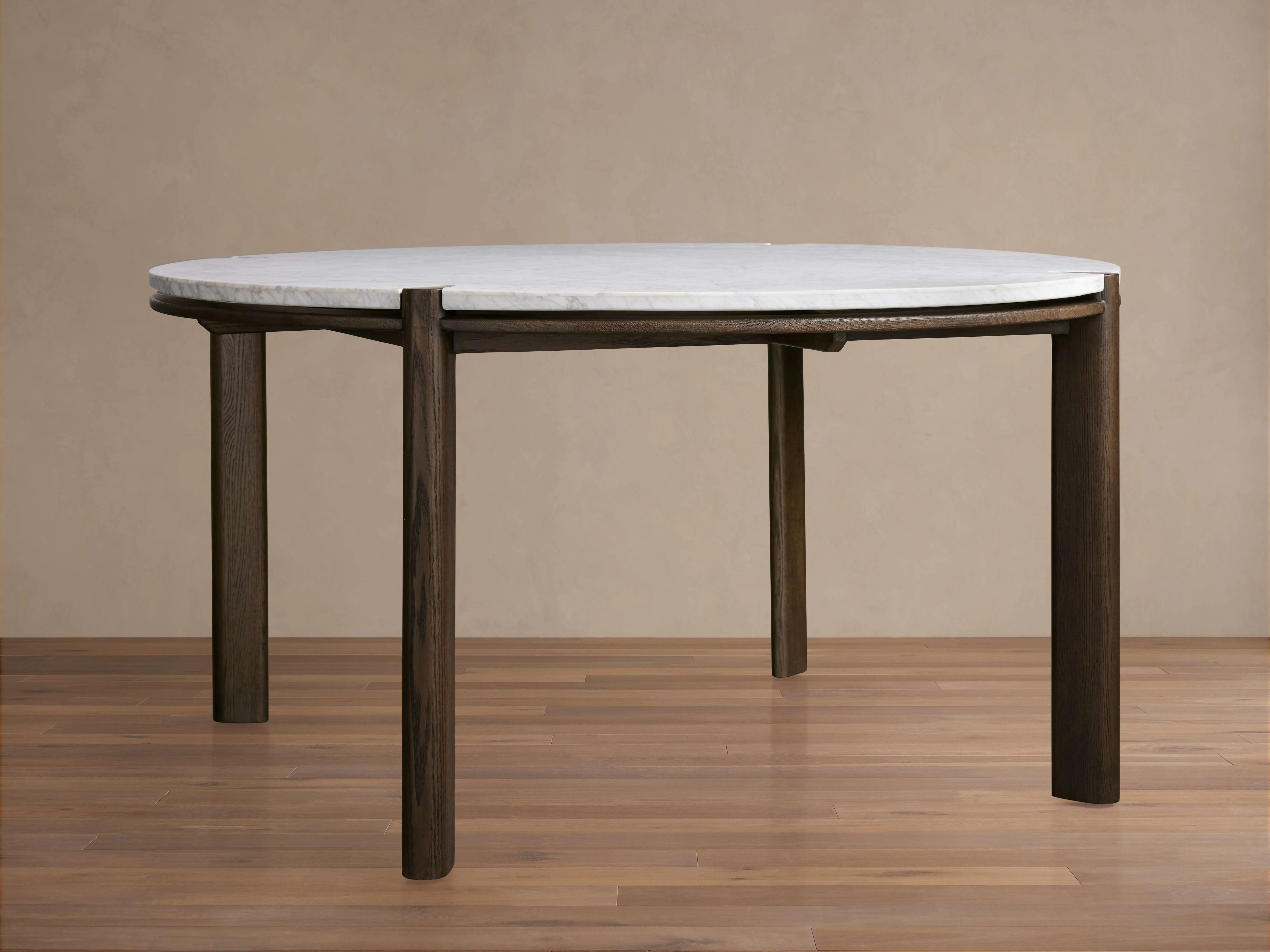 Pyet Round Dining Table