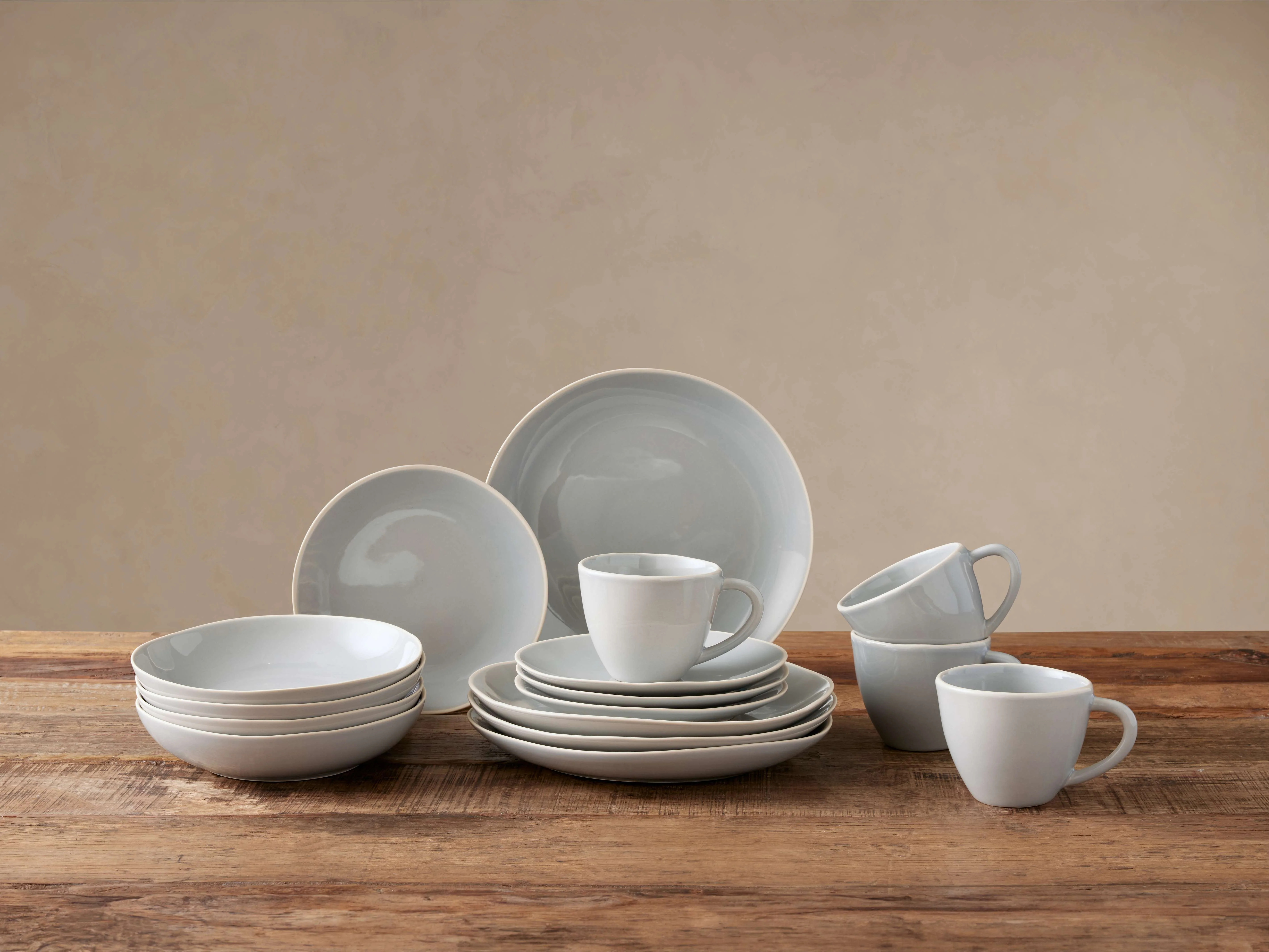 Evora Dinnerware with Pasta Bowls (Set of 16)