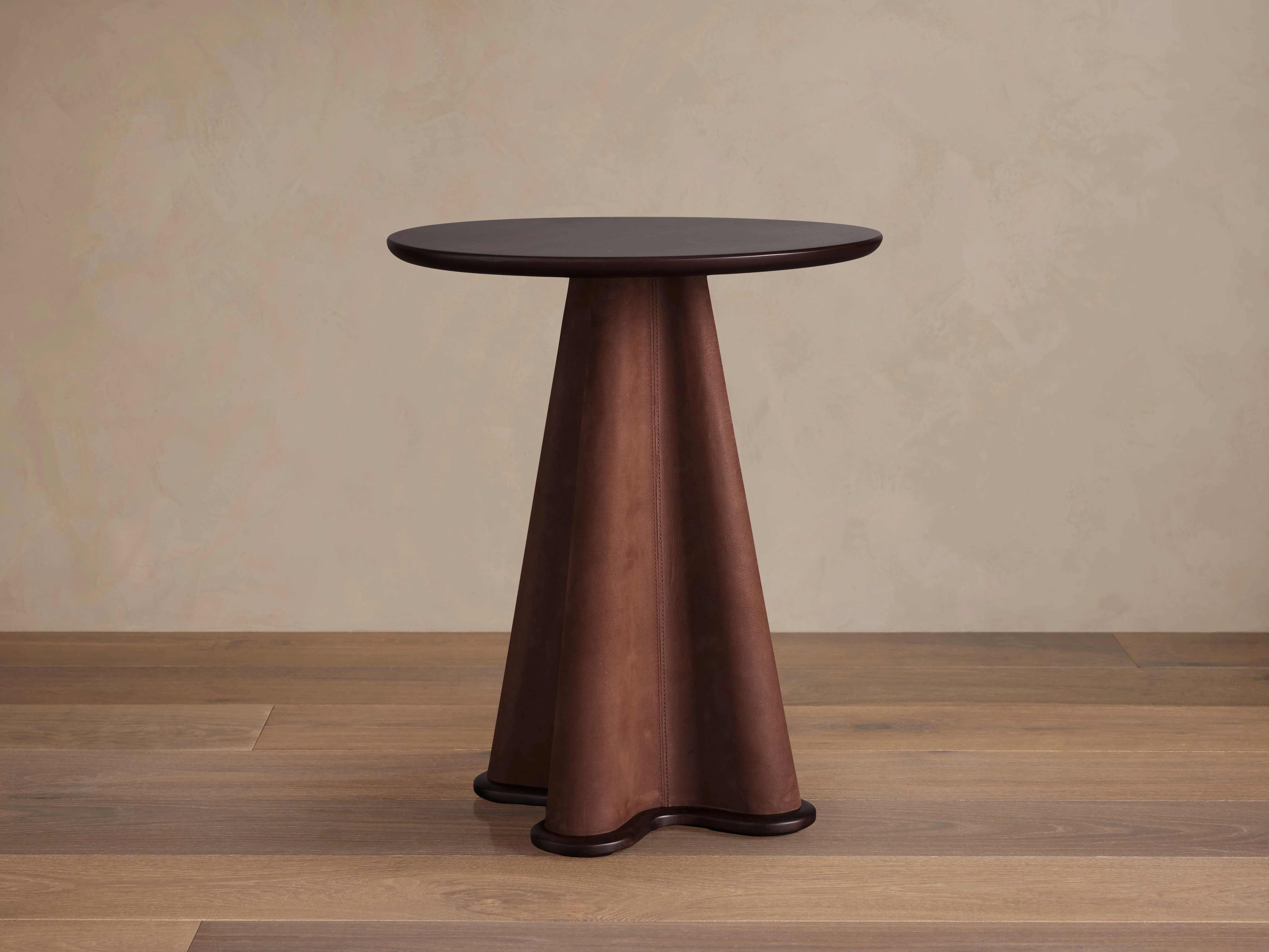 14221-volant-leather-end-table-1.webp