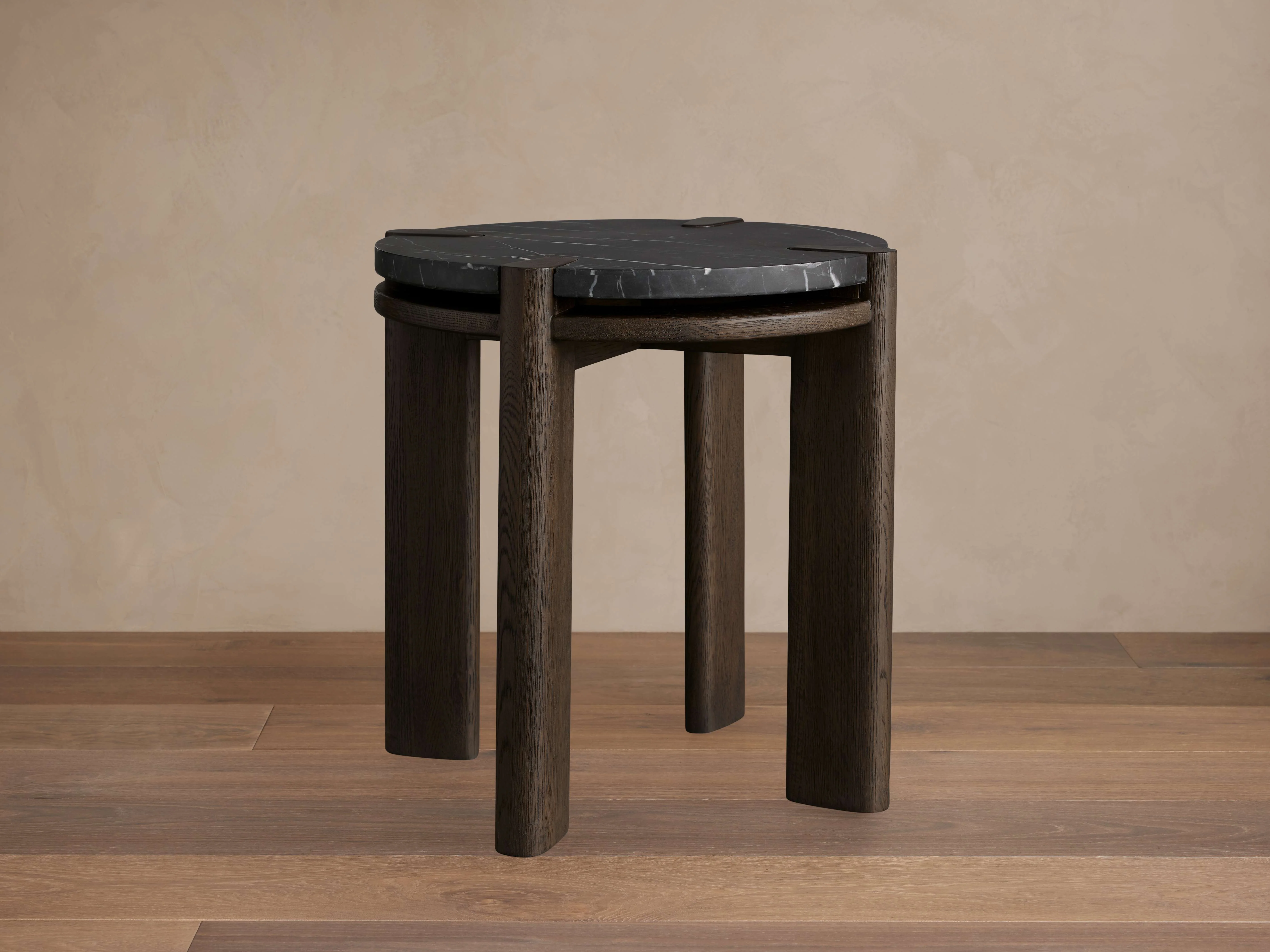 Pyet End Table