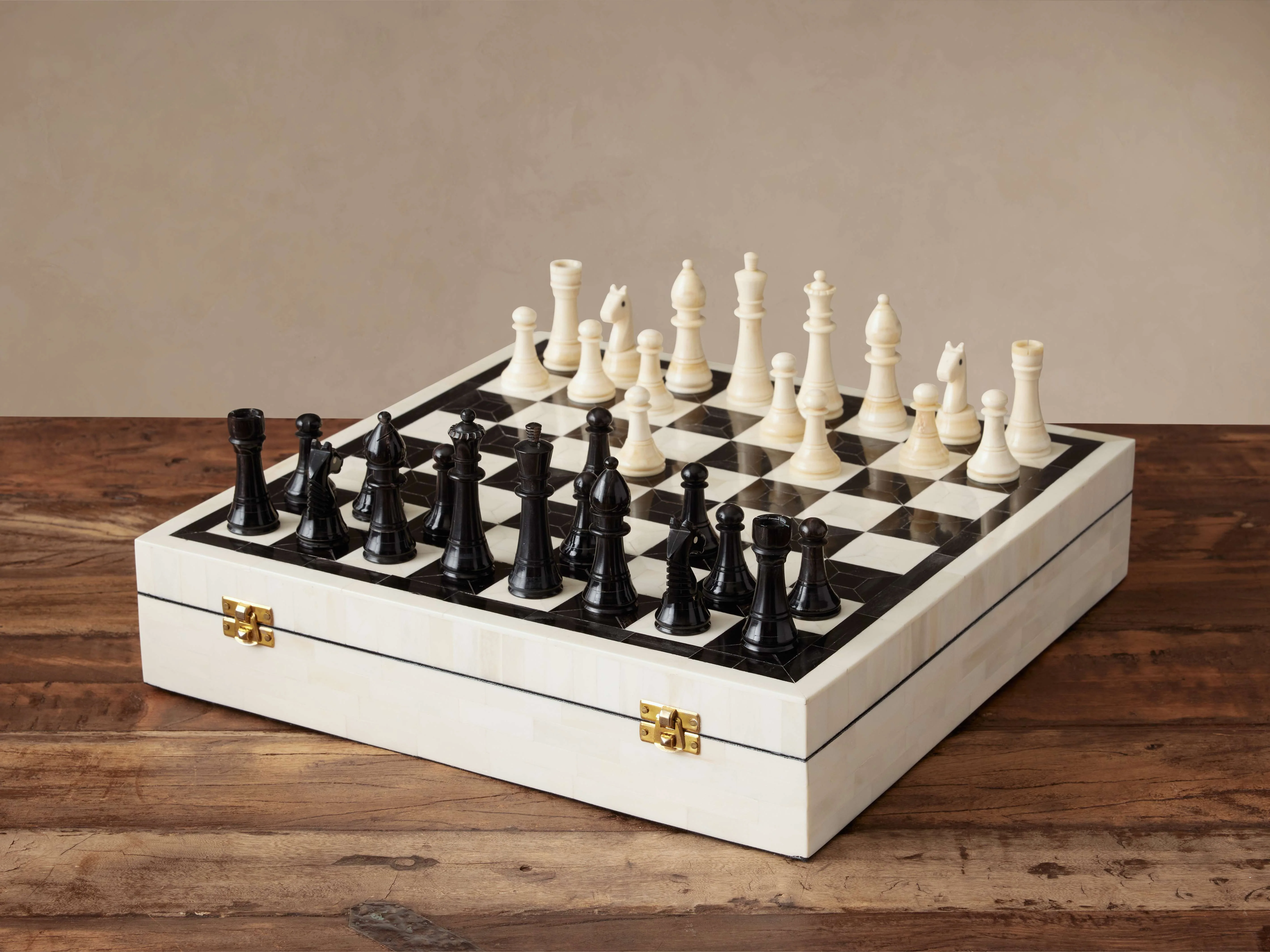 15075-jimena-boxed-chess-set-1.webp