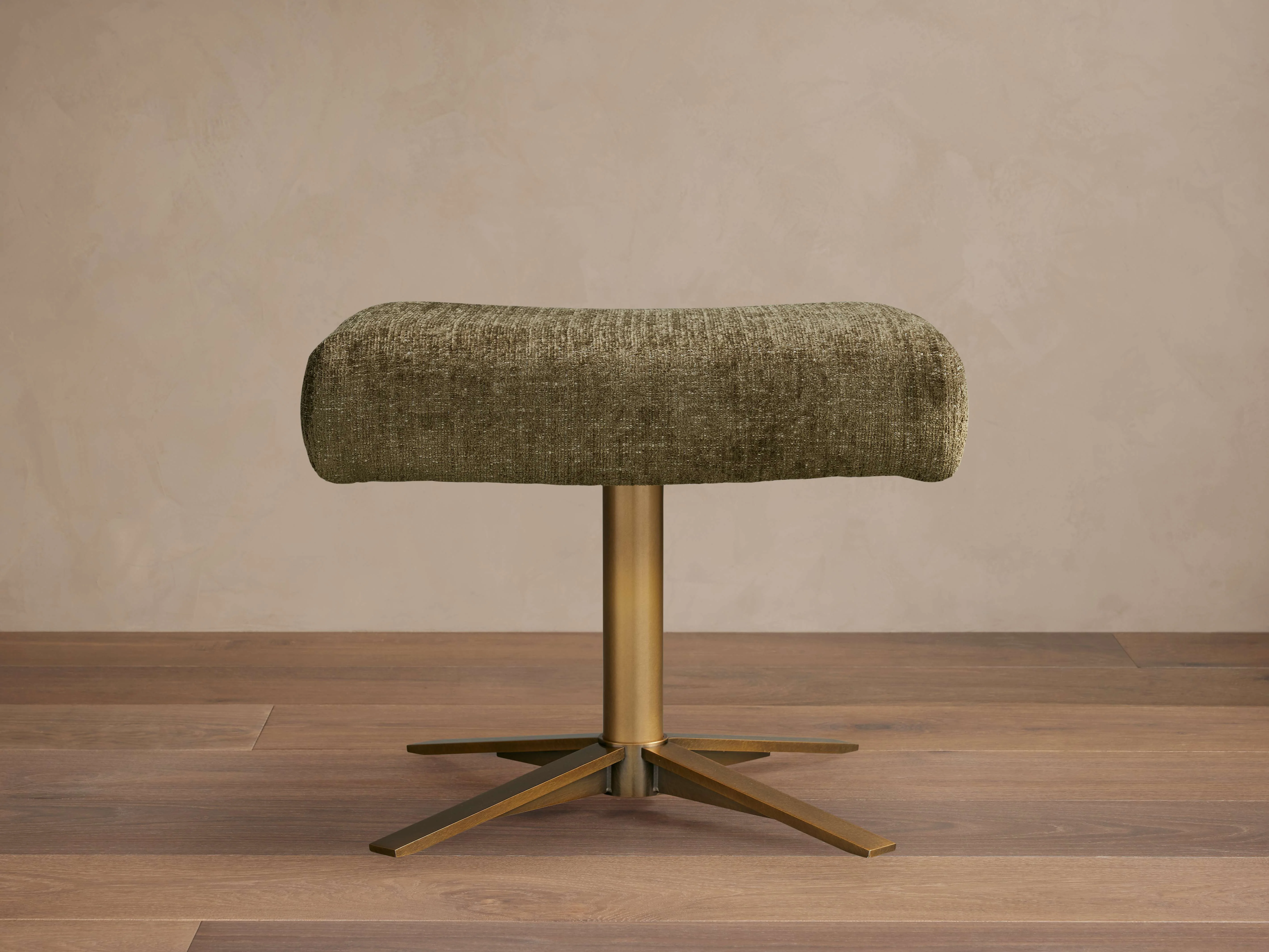 Gallo Ottoman 1 15209-gallo-ottoman-1.webp