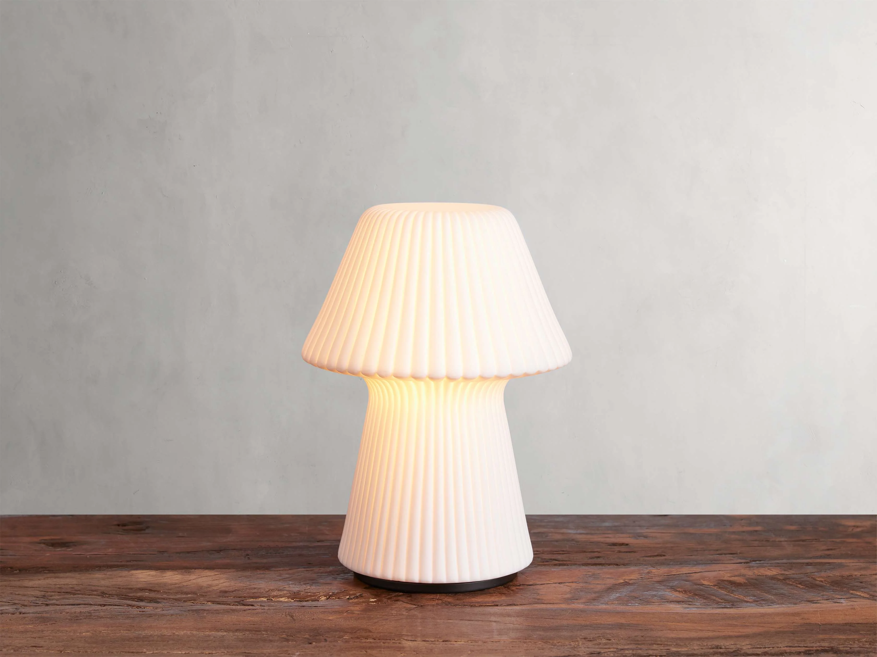 15299-daine-porcelain-outdoor-rechargeable-table-lamp-1.webp