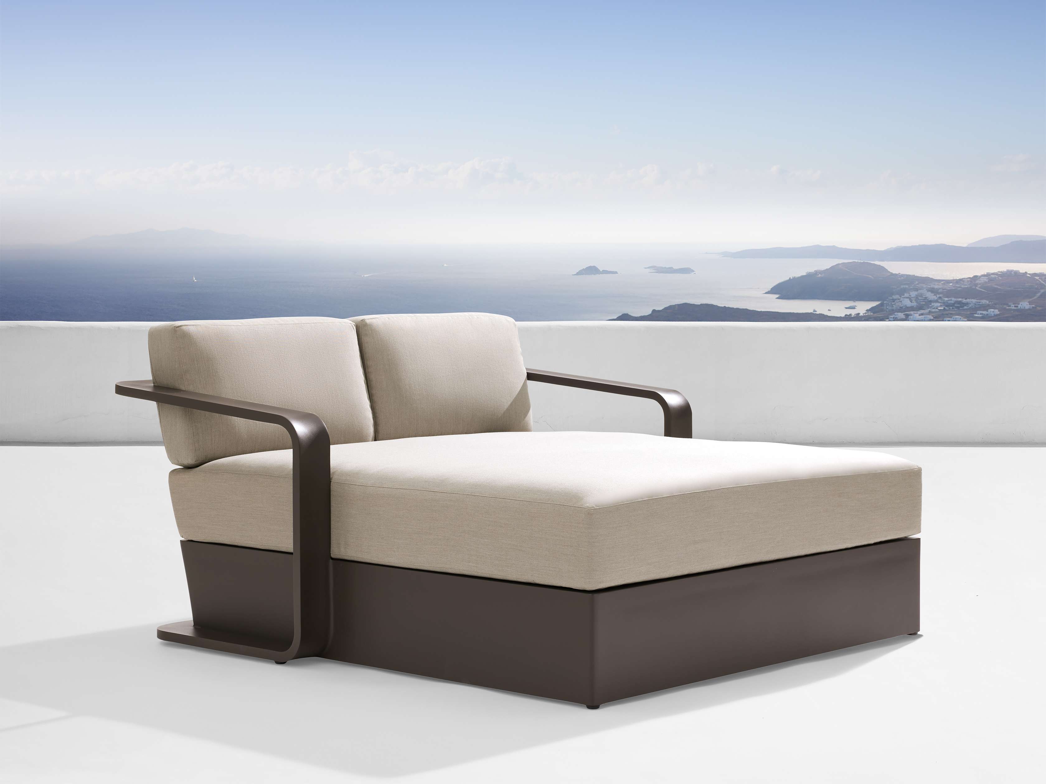 15571-sonoma-outdoor-aluminum-daybed-1.jpg