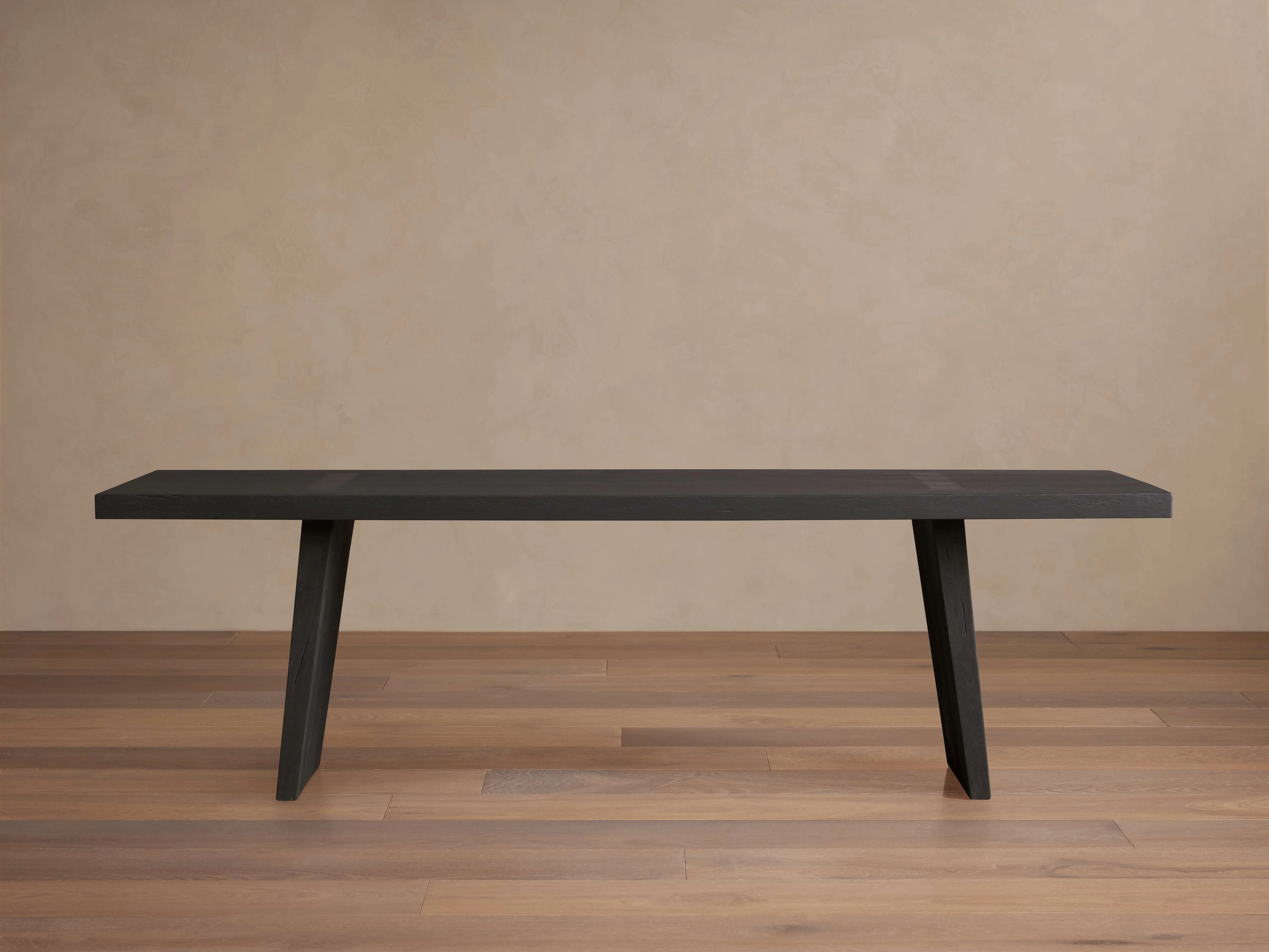 Panta Dining Table