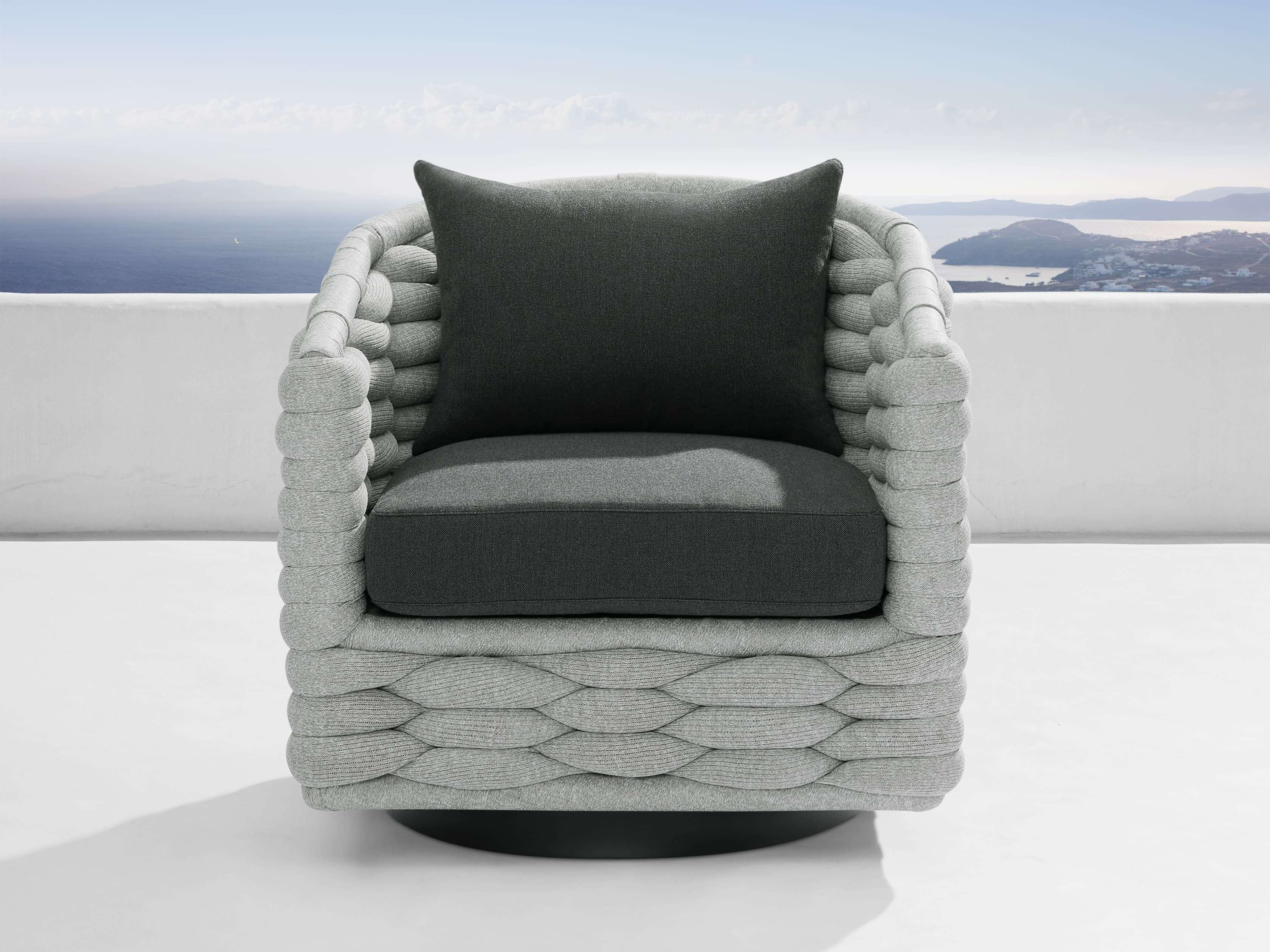Melbourne Outdoor Swivel Chair in Margate Tan