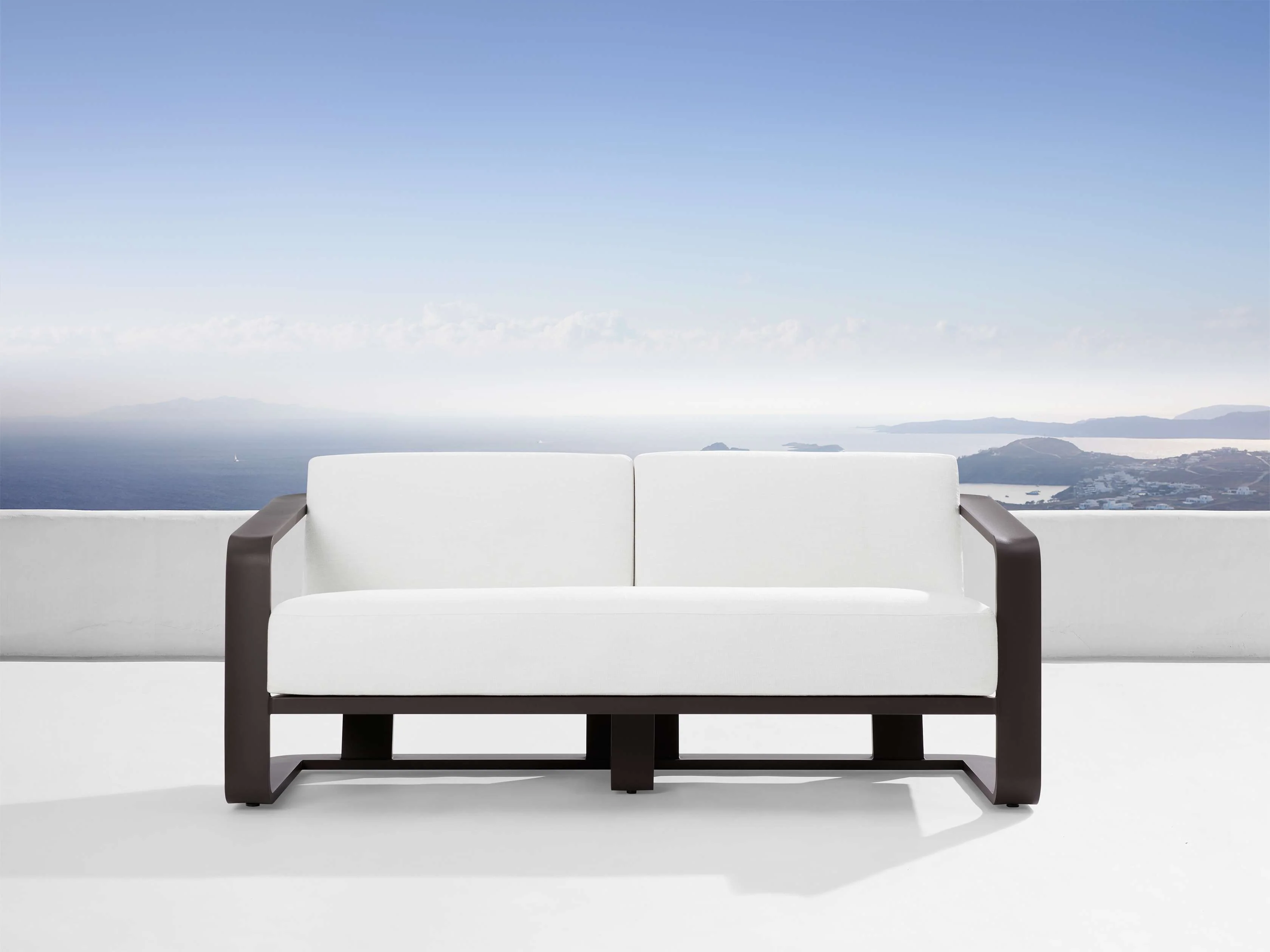 Sonoma Outdoor Aluminum Sofa in Savona Snow