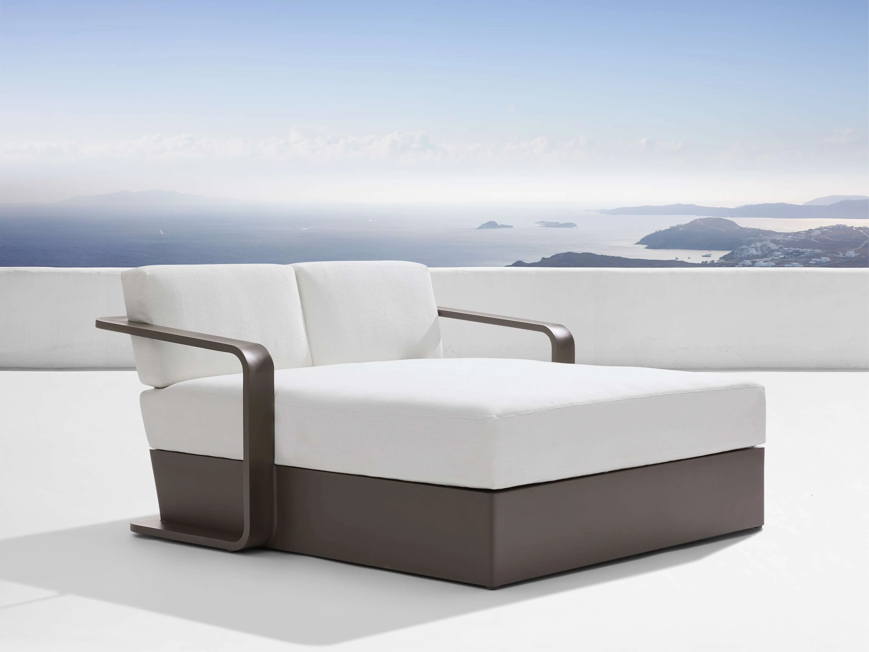 17055-sonoma-outdoor-aluminum-daybed-in-savona-snow-1.webp