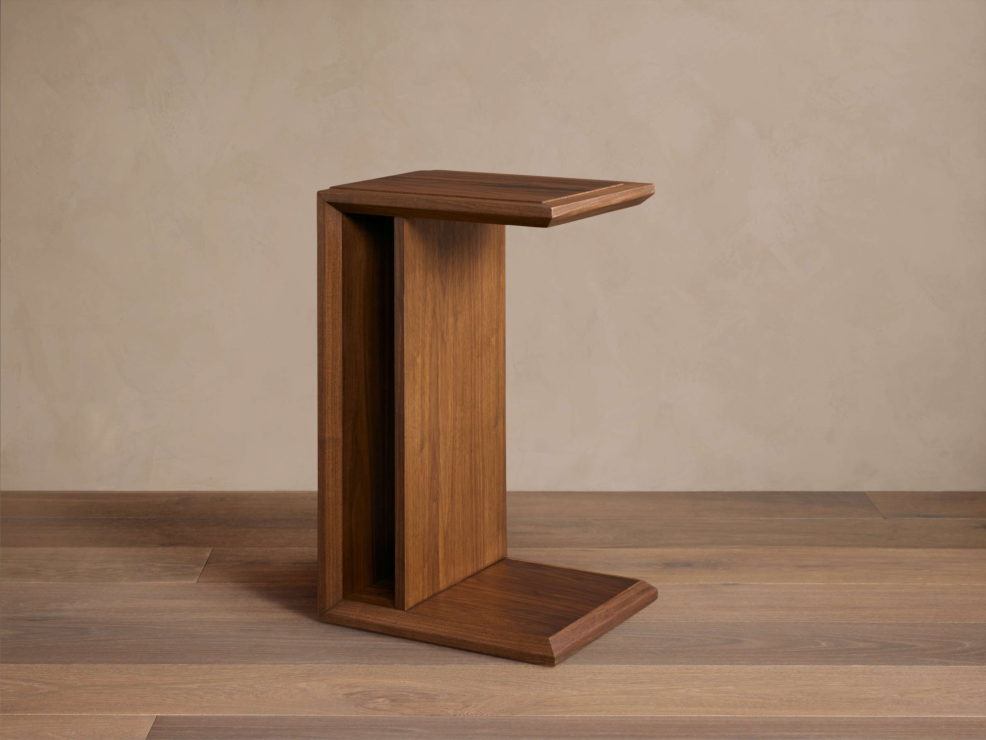 Elien C Table