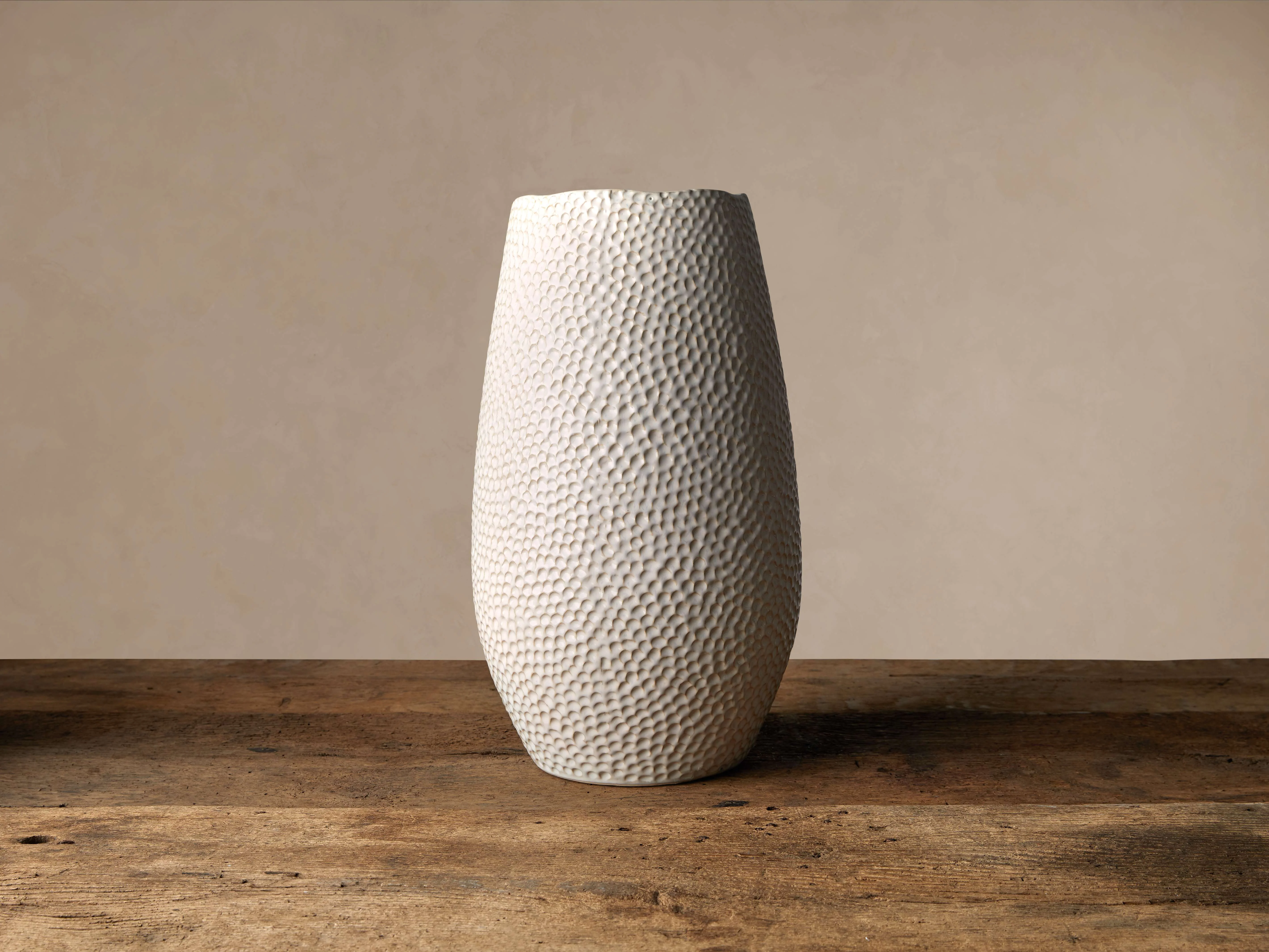 2744-eva-grand-vase-in-cream-1.webp