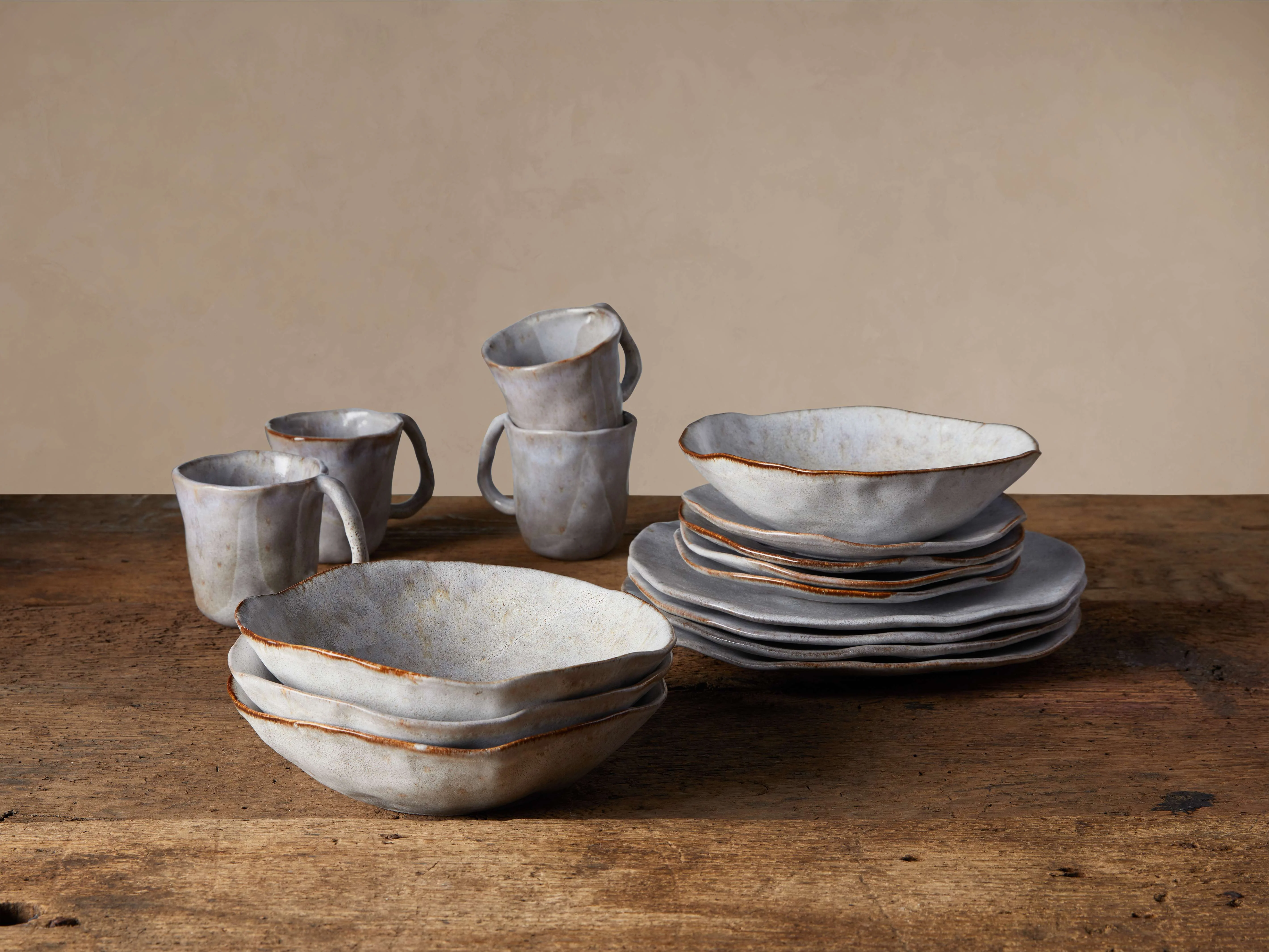 Skye Dinnerware with Pasta Bowls (Set of 16)