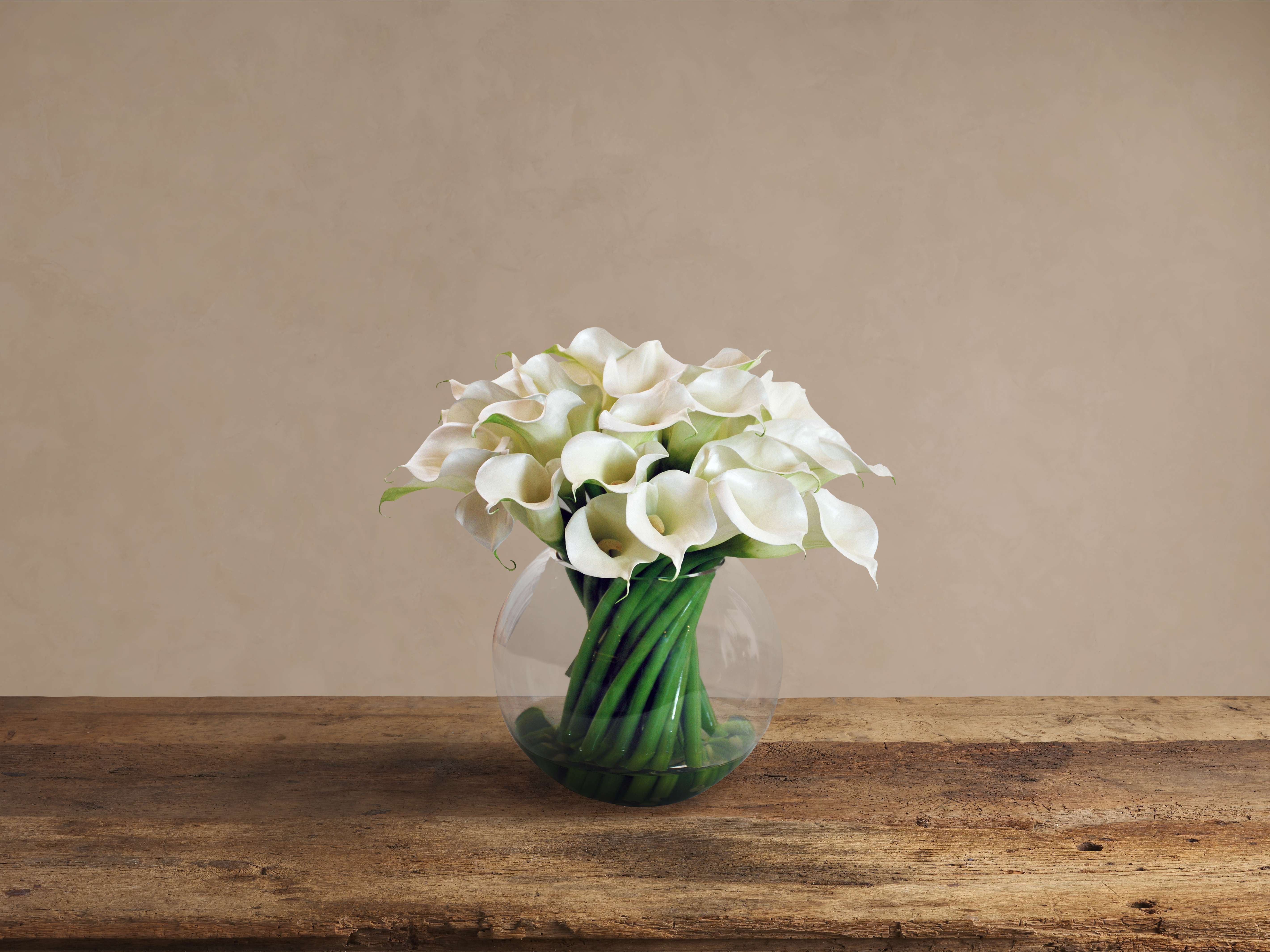 Faux Calla Lily in Round Vase