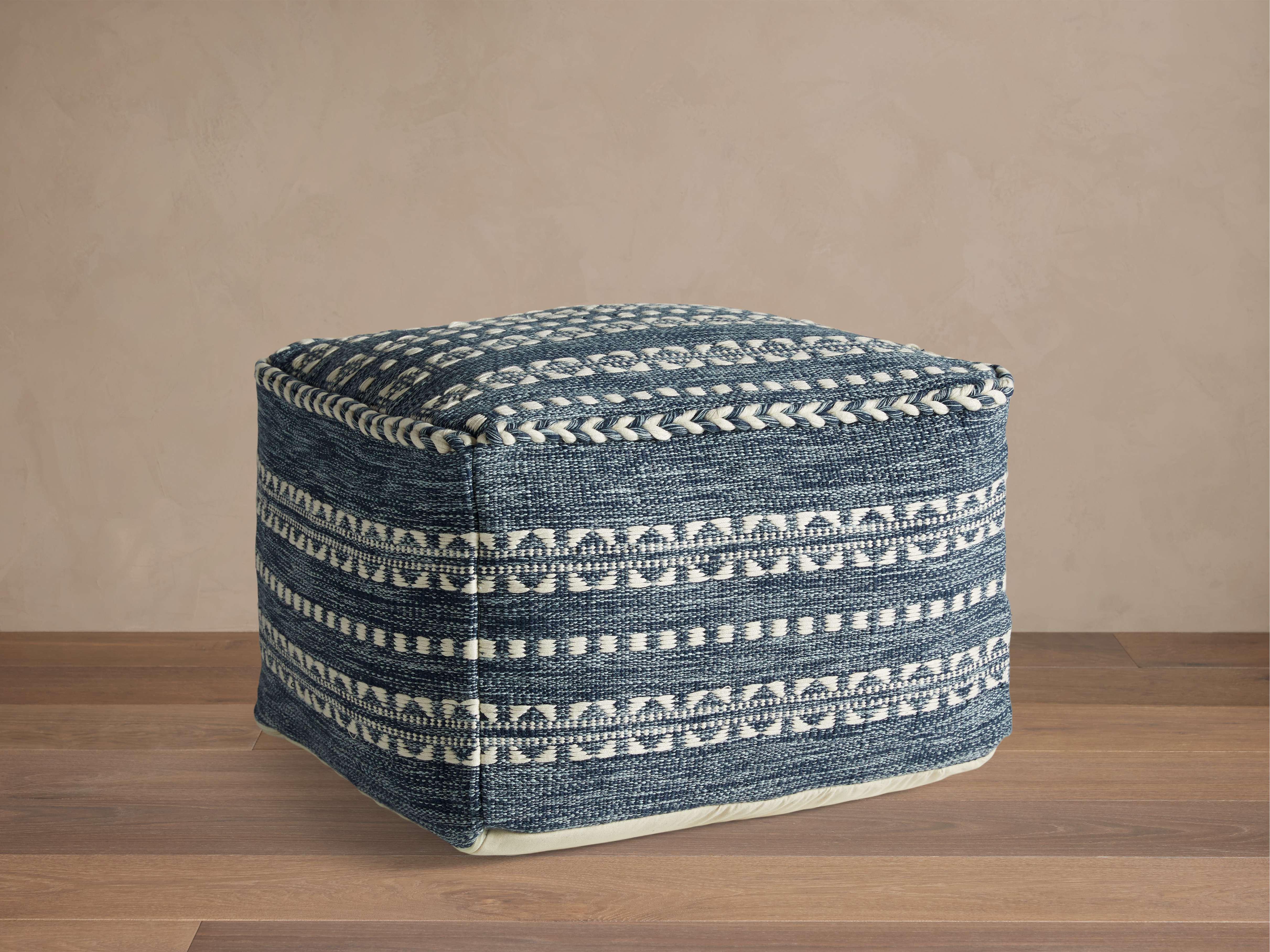 Nikko Performance Pouf