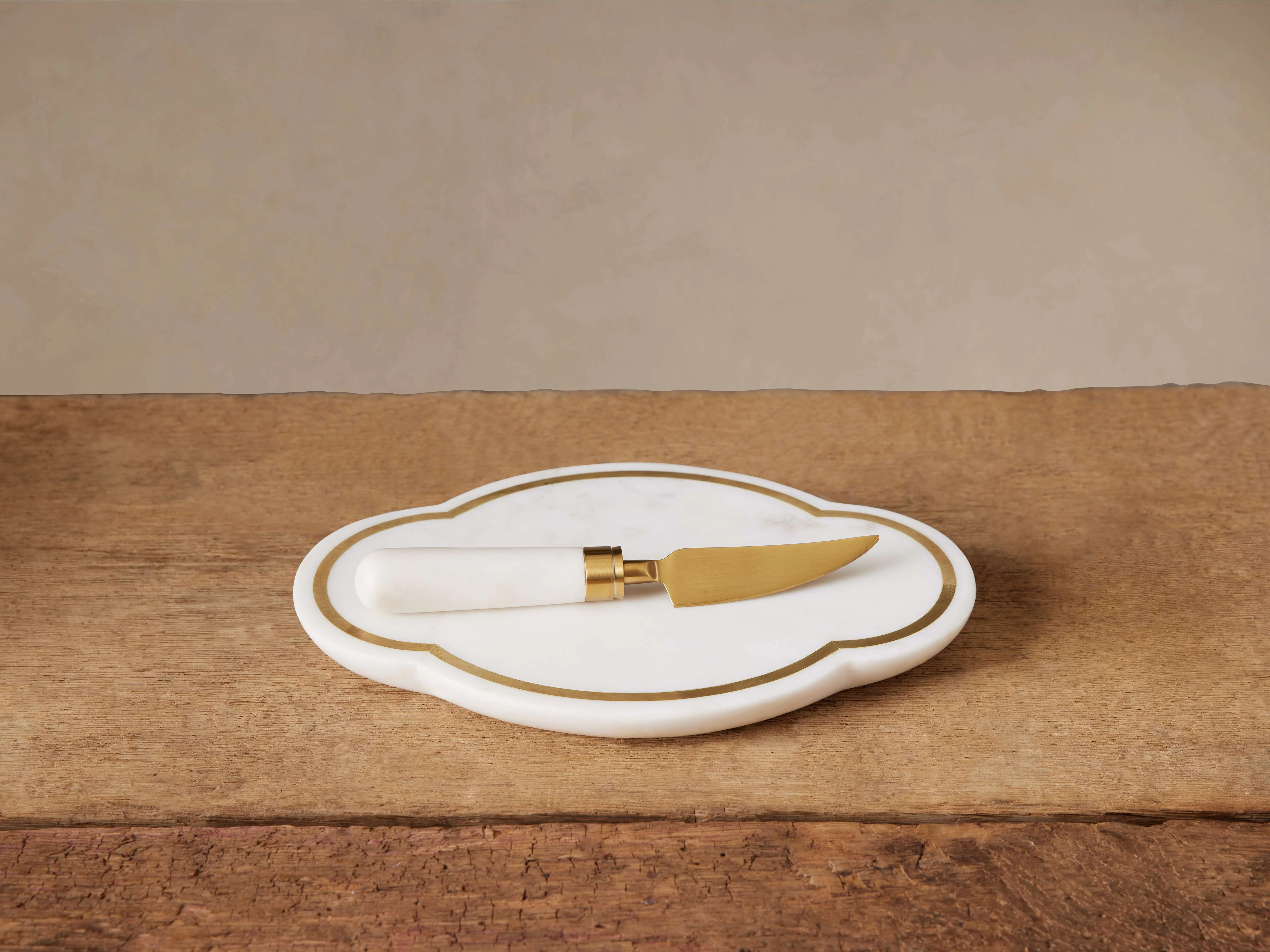 5118-emil-board-and-knife-1.webp