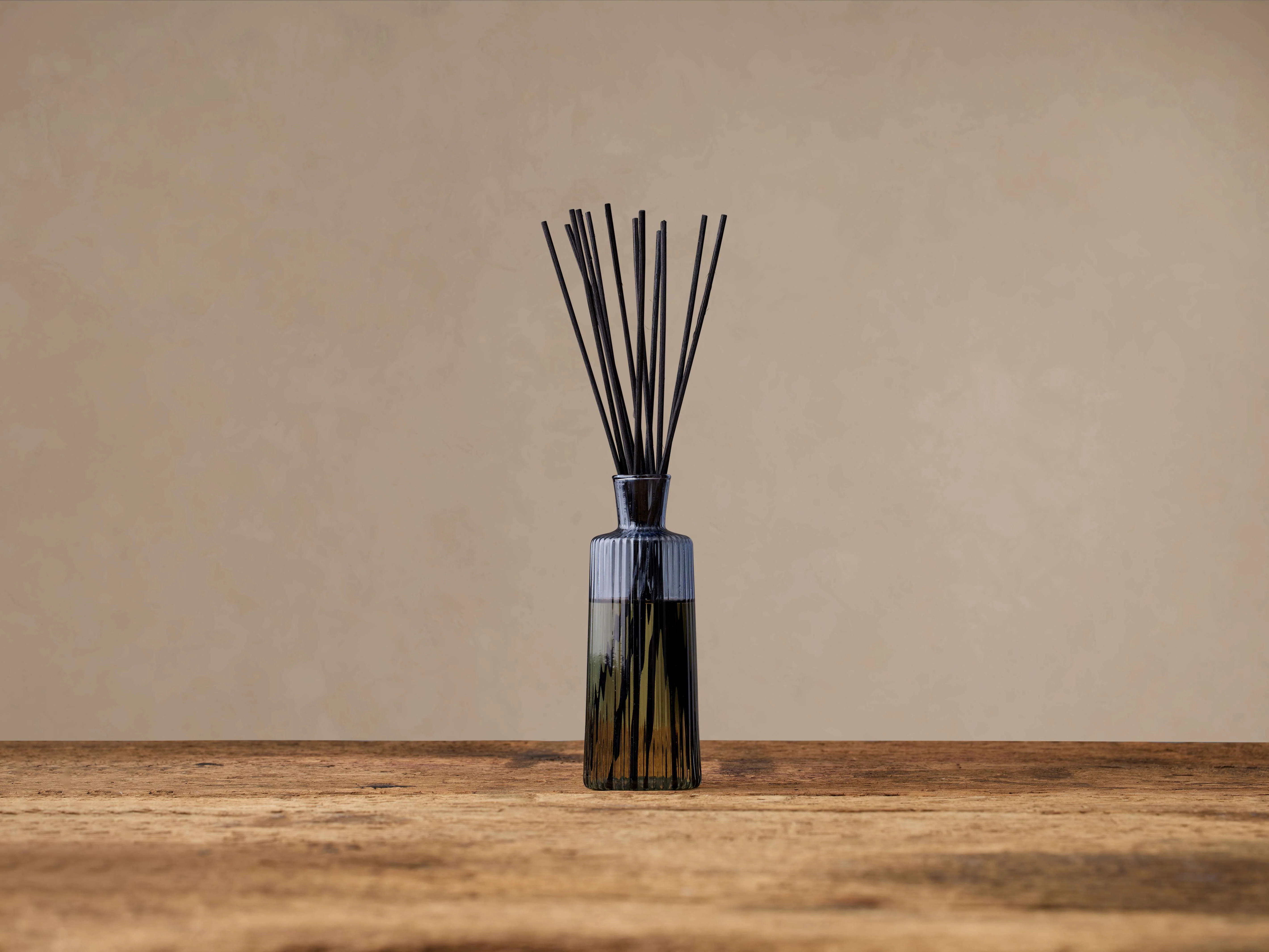 Signature Diffuser in  Suede Wood and Vetiver