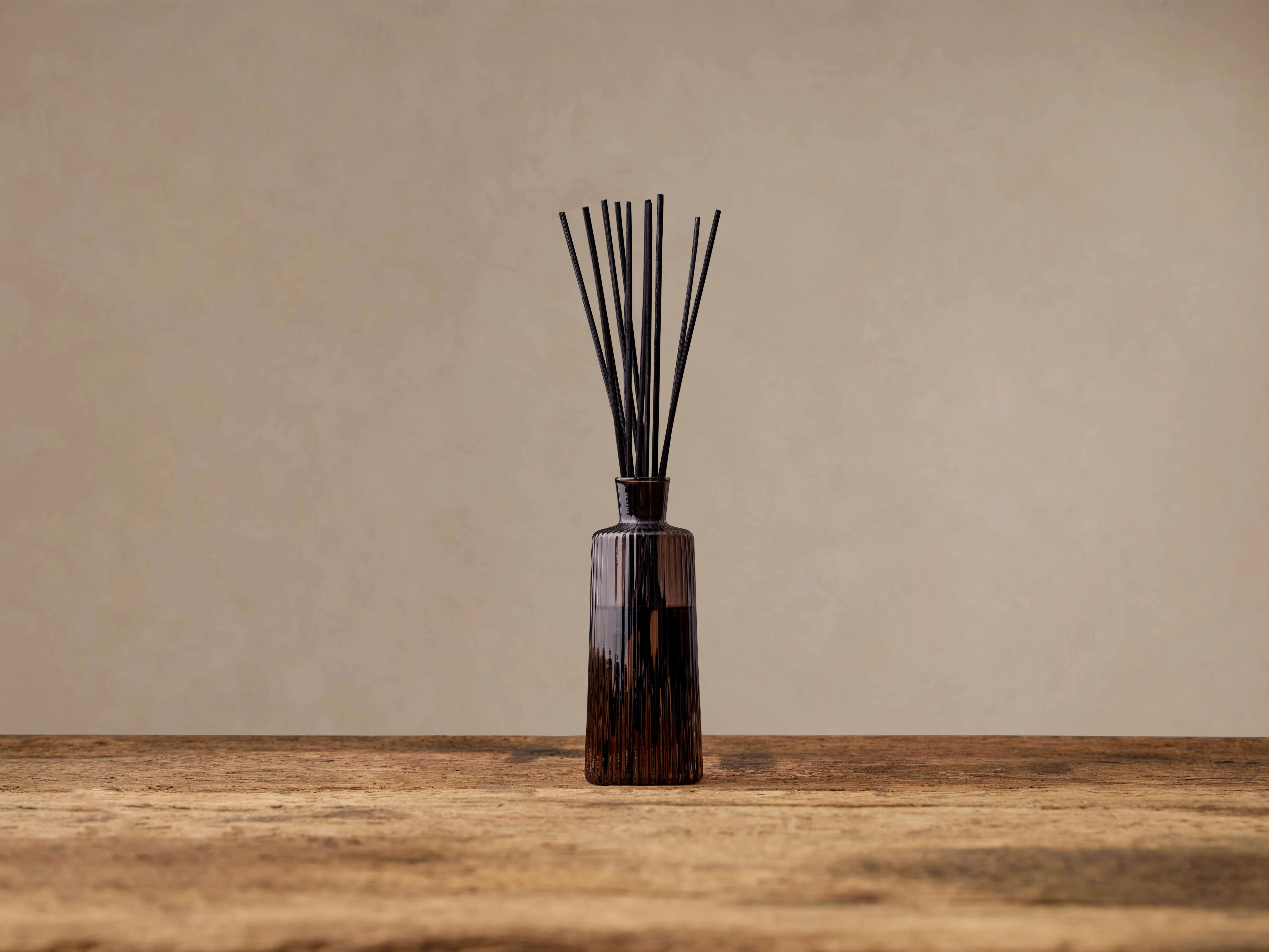 Signature Diffuser in Sandalwood Leaf and Tobacco