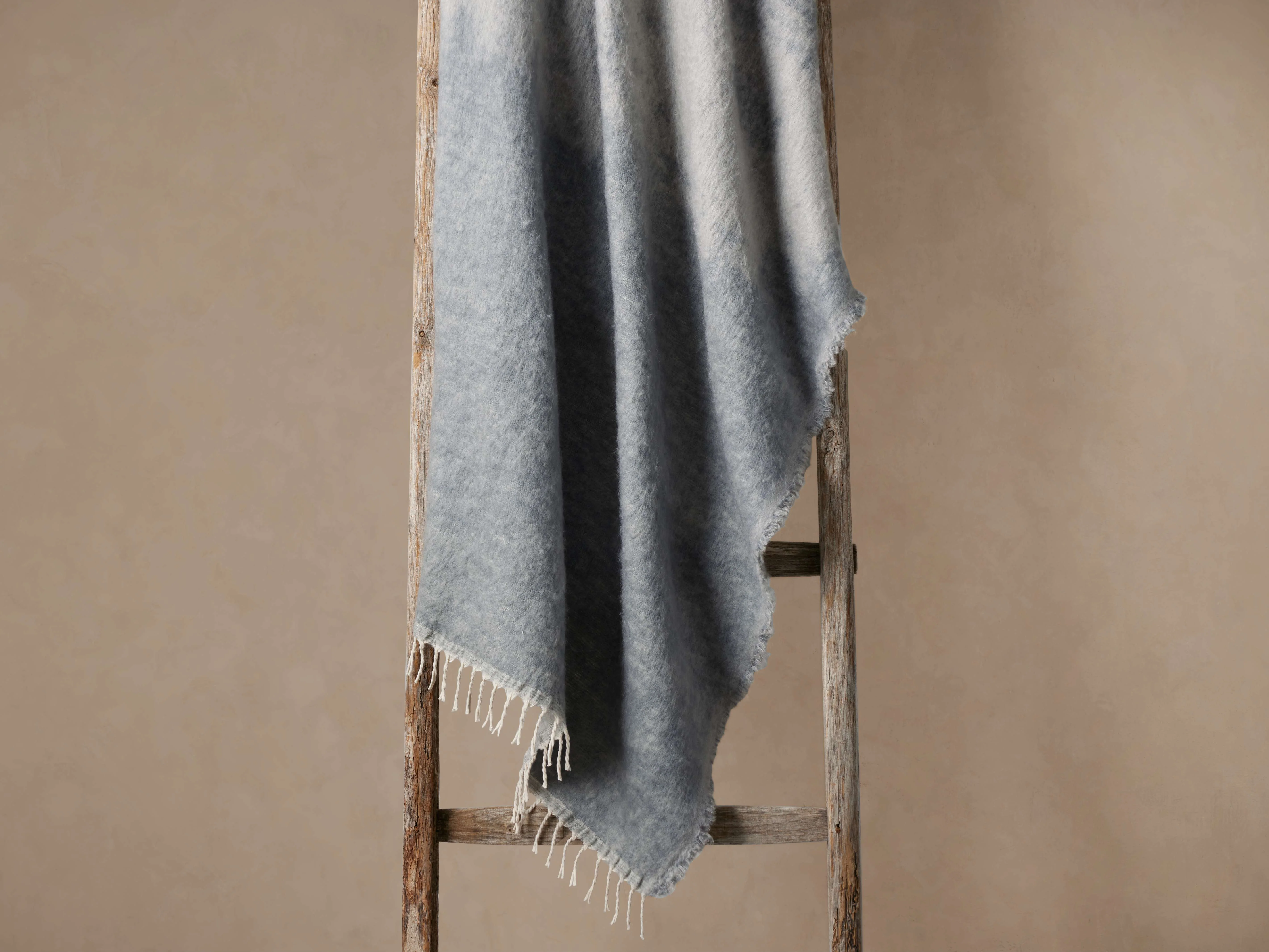 Saraya Throw 1 7165-saraya-throw-1.webp
