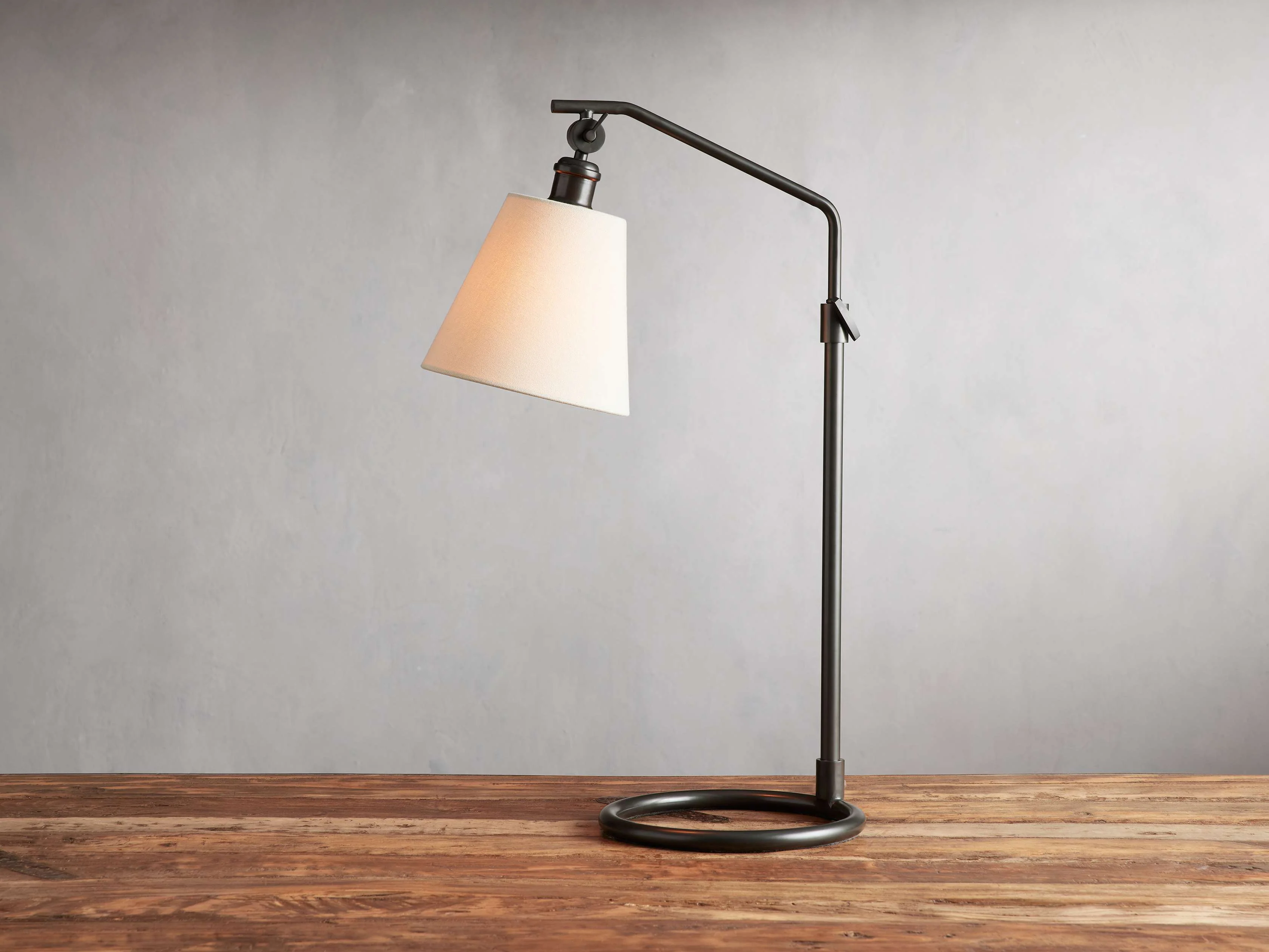 8829-kellen-table-lamp-1.webp