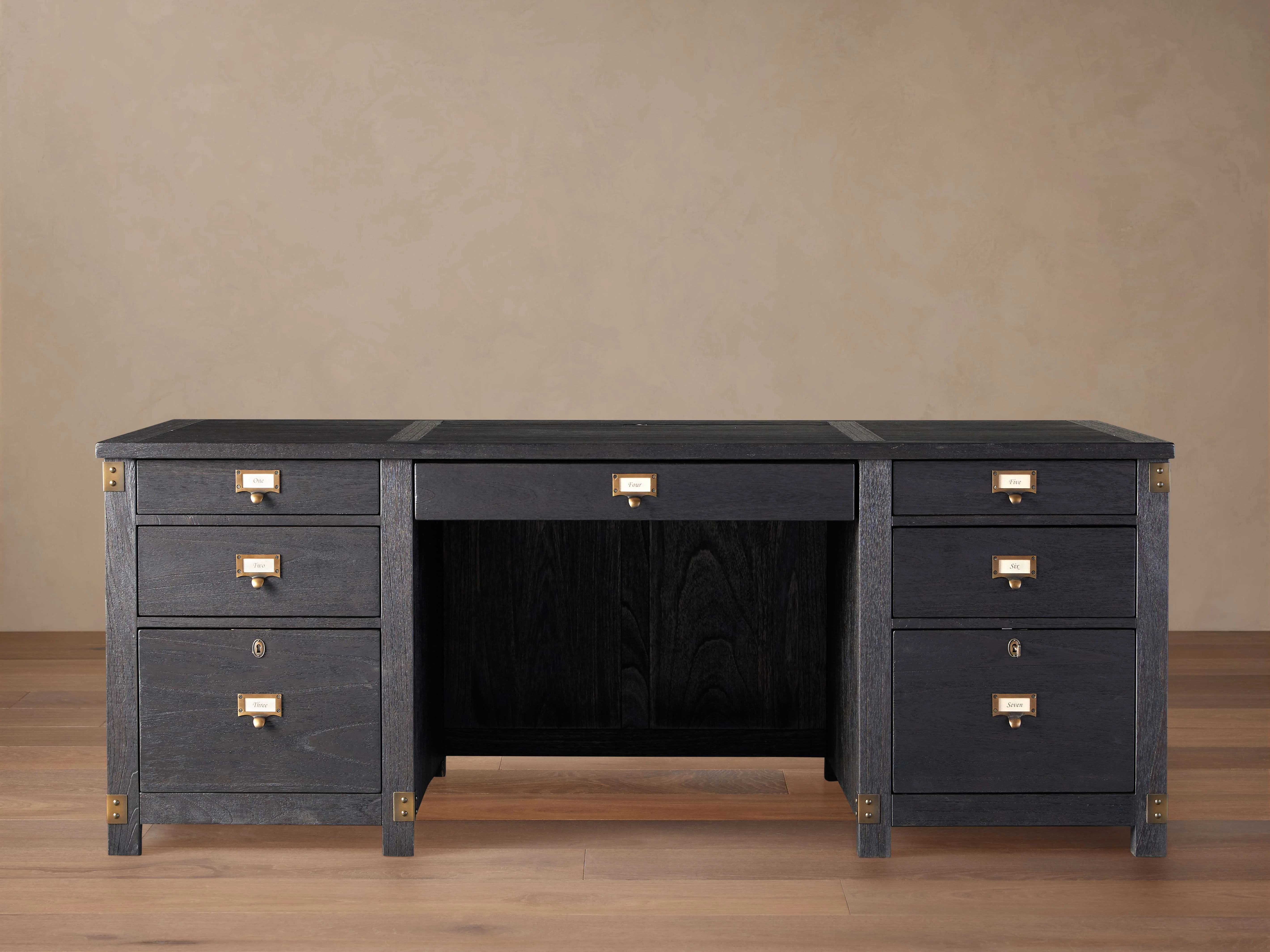 Telegraph Executive Desk