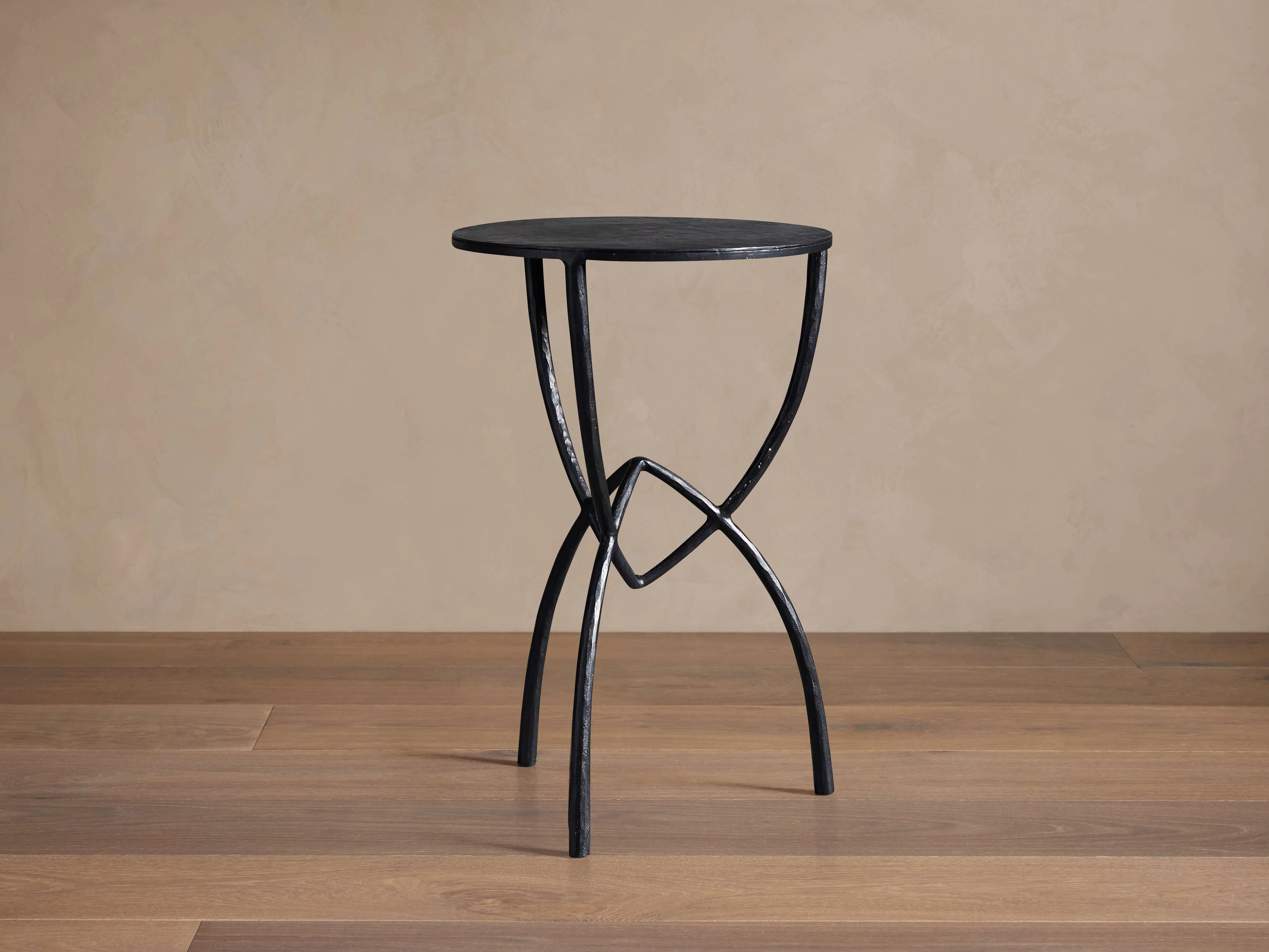 Jedrek Martini Table