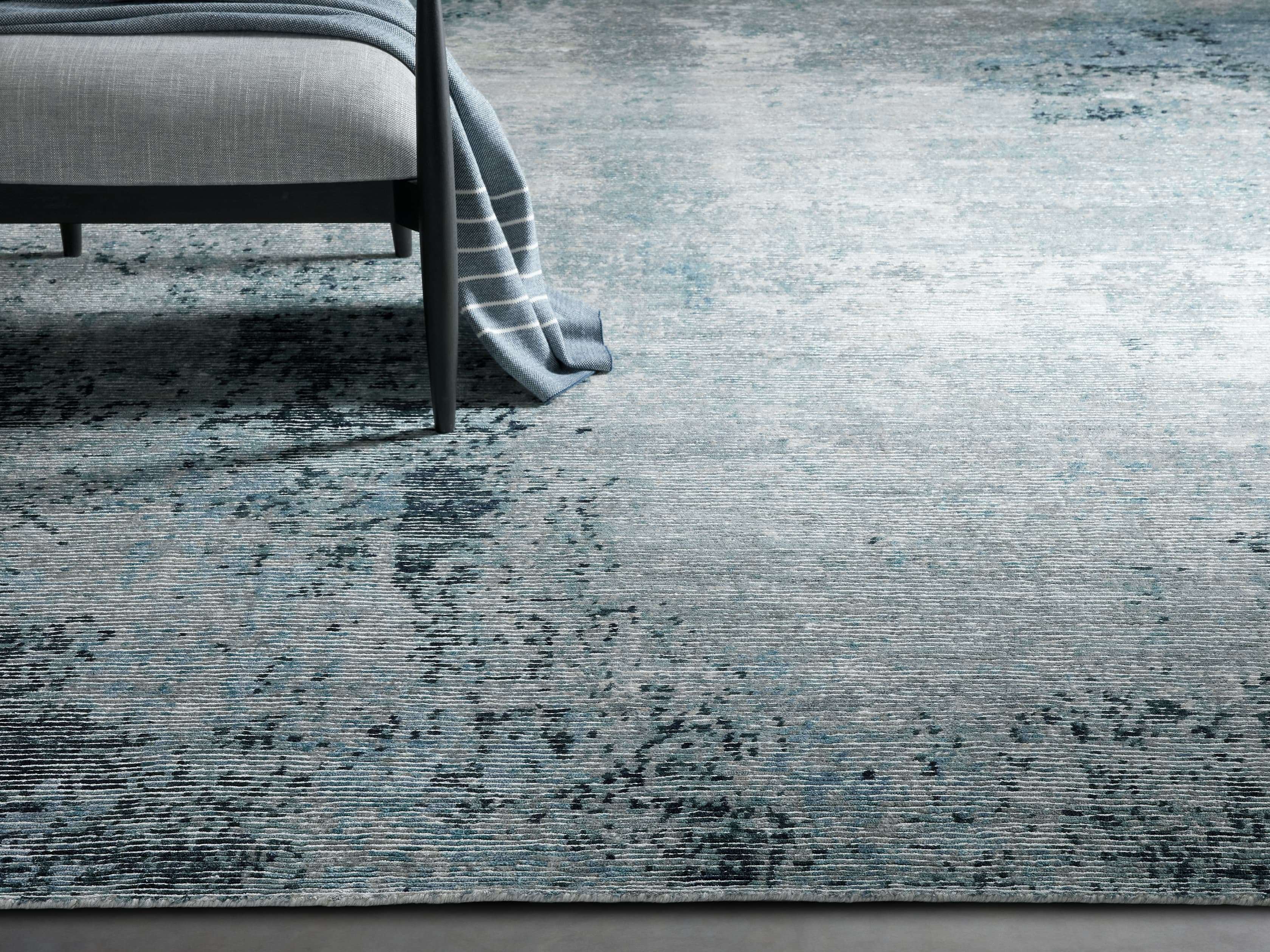 9644-miah-rug-in-silver-1.jpg