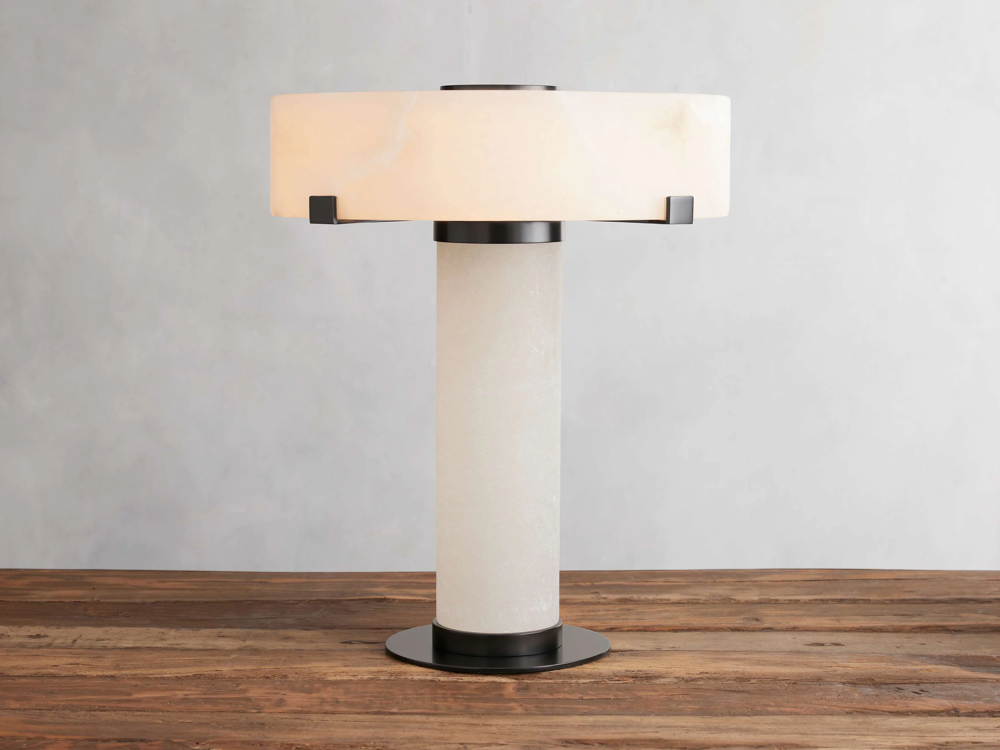 9870-chayla-table-lamp-1.webp